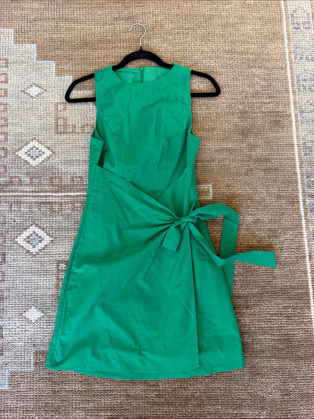 Commense Emerald Green Sleeveless Midi Wrap Dress